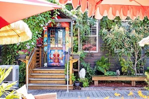 تفاصيل الفندق من الخارج