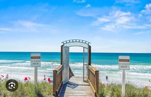 Una spiaggia nelle vicinanze
