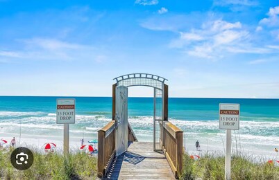 Redfish Retreat- Private Beach- Heated Pool!