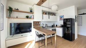 Kaffetrakter/tekoker, kjøleskap, ovn og kokeplater