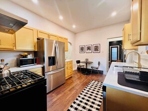 Coffee/tea maker, fridge, microwave, oven