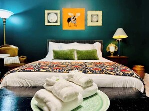 3 bedrooms, desk, iron/ironing board, travel cot