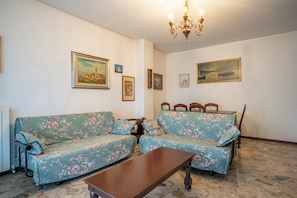 Téléviseur, foyer