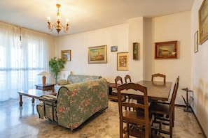 Téléviseur, foyer