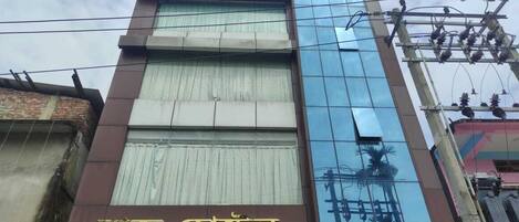 Mặt tiền nơi lưu trú