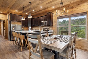 Fridge, microwave, oven, stovetop - 2 Bedroom w/ Fire Pit, Indoor/Outdoor Fireplace, Hot Tub, Cornhole, Shuffleboard (Sevierville)