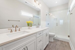 Towels - Experience relaxation at Coastal Chaos, a 3-bedroom home in Holden Beach. (Holden Beach)