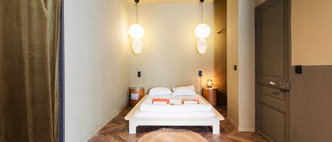 Fer et planche à repasser, Wi-Fi gratuit, draps fournis