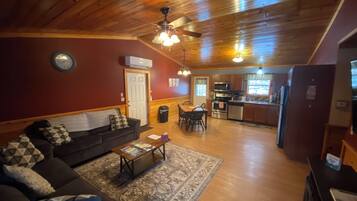 Smart-tv och eldstad