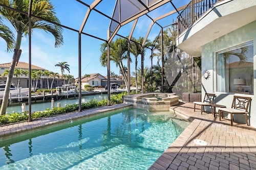 Luxury Home, Heated Pool & Spa on Canal, Walk to the Beautiful Sands of Tigertail Beach!