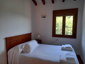 3 quartos, berço de viagem, Wi-Fi, roupa de cama