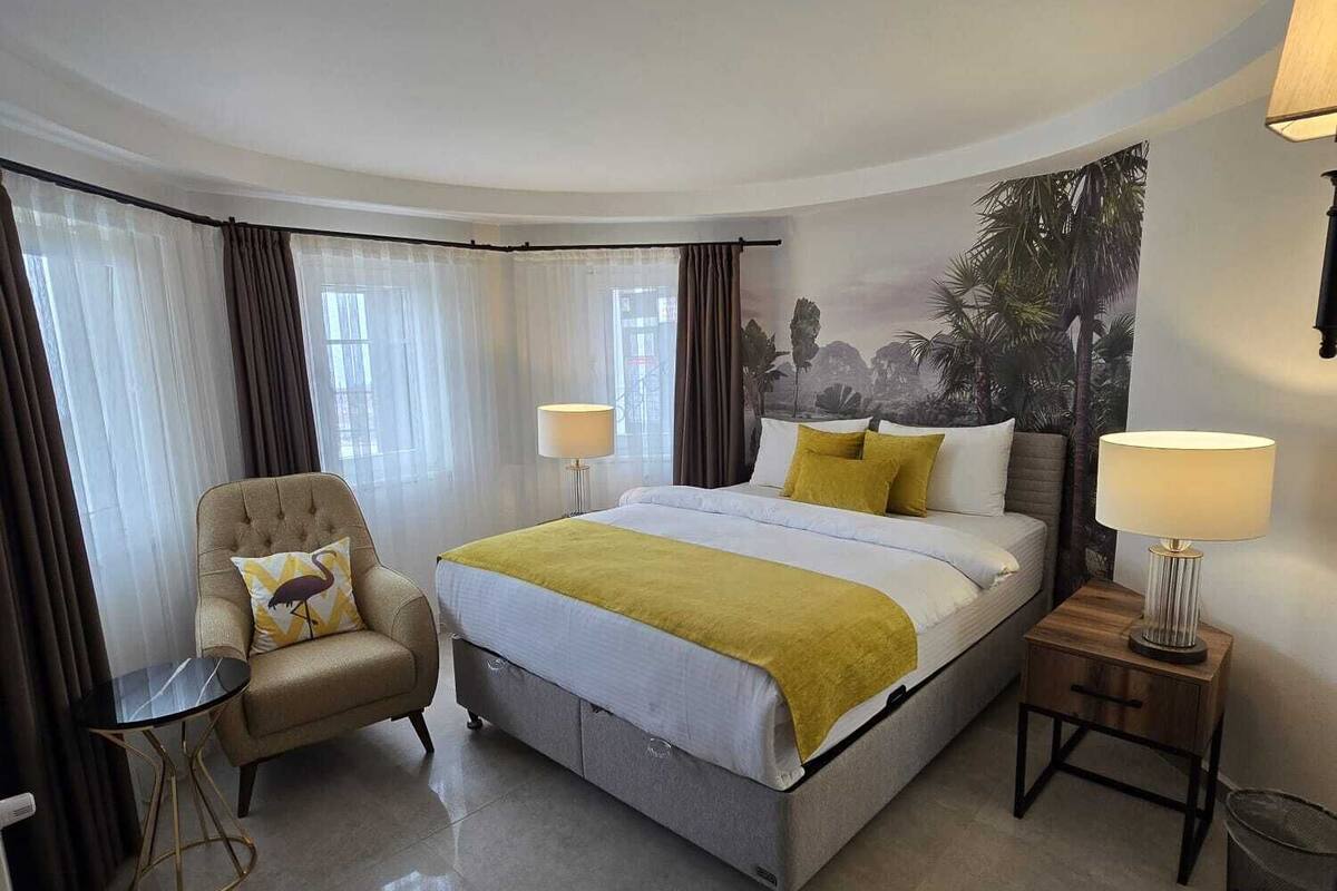 Comfort Suite | 1 bedroom, in-room safe, soundproofing, free WiFi
