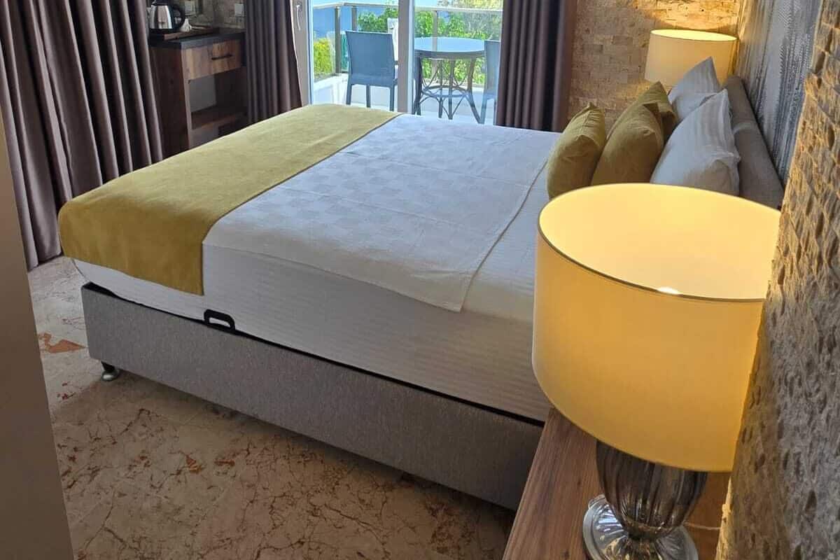 Comfort Suite, 1 Queen Bed, Sea View | 1 bedroom, in-room safe, soundproofing, free WiFi