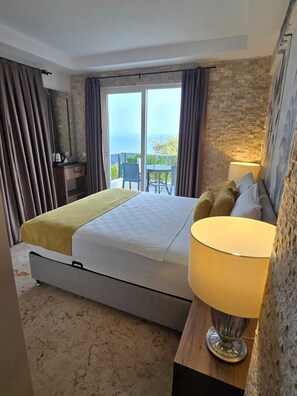 Suite Comfort, 1 letto queen, vista mare | Una cassaforte in camera, insonorizzazione, Wi-Fi gratuito, lenzuola