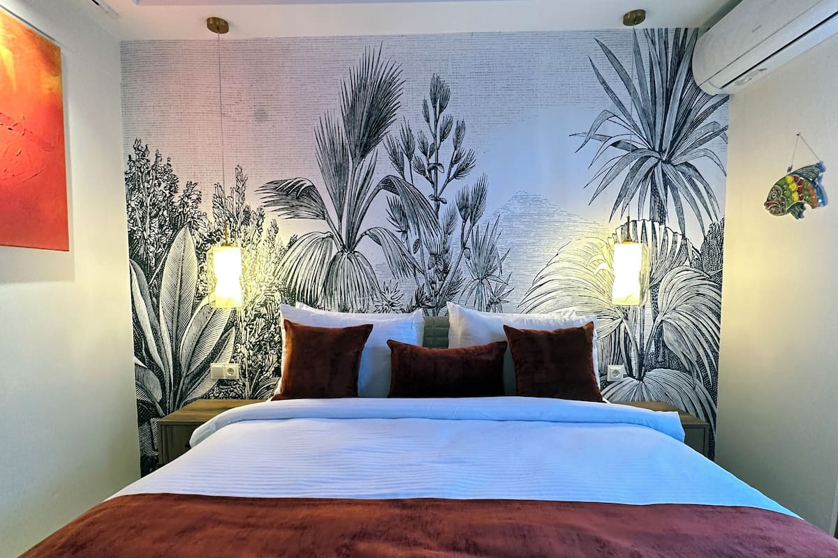 Standard Double Room | 1 bedroom, in-room safe, soundproofing, free WiFi