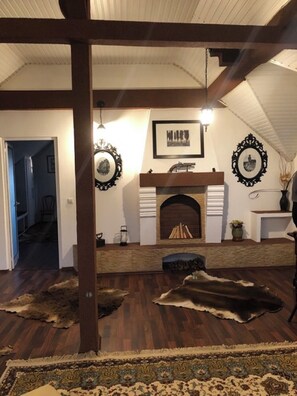 Interior - LILU HOUSE ,4-bedroom villa in peaceful Câmpina with WiFi (Câmpina)