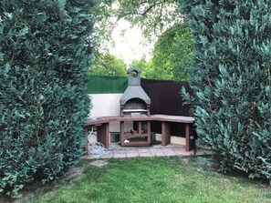 Terrace/patio - LILU HOUSE ,5-bedroom villa in peaceful Câmpina with WiFi (Câmpina)