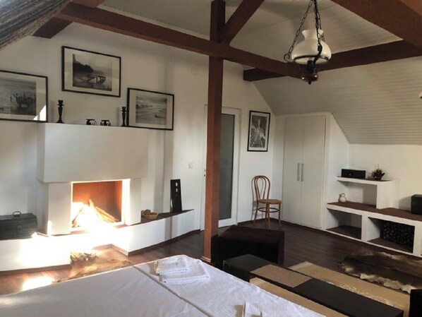 4 bedrooms, WiFi, bed sheets - LILU HOUSE ,4-bedroom villa in peaceful Câmpina with WiFi (Câmpina)