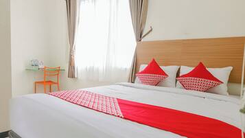 Quarto casal standard | Espaço de trabalho para notebook, Wi-Fi de cortesia, roupa de cama