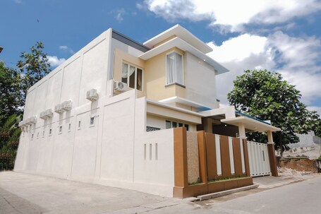Fachada de la propiedad