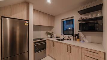 Fridge, microwave, oven, stovetop