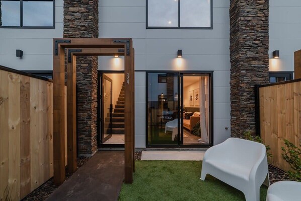 Property grounds - Luxury Central City Getaway (Christchurch)