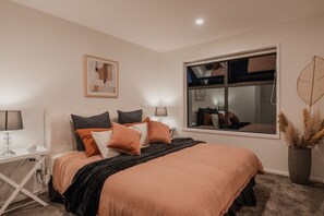 2 habitaciones, tabla de planchar con plancha, wifi y ropa de cama 