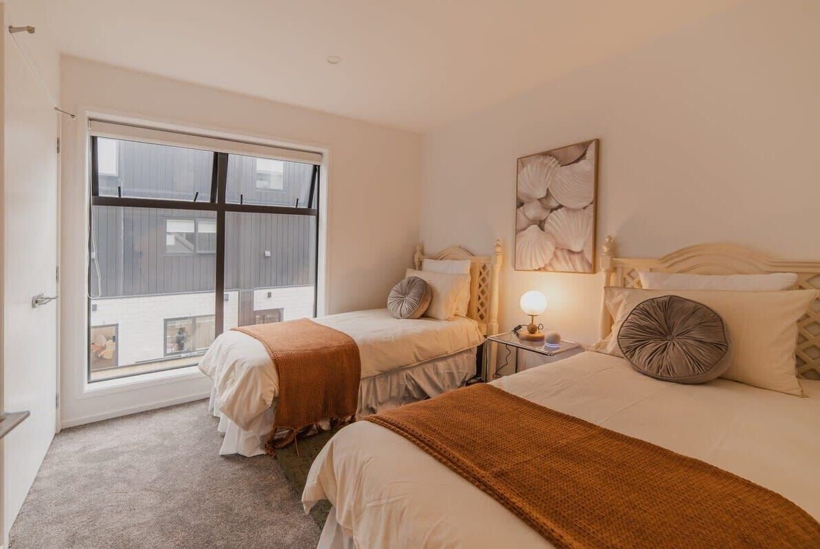 2 habitaciones, tabla de planchar con plancha, wifi y ropa de cama 