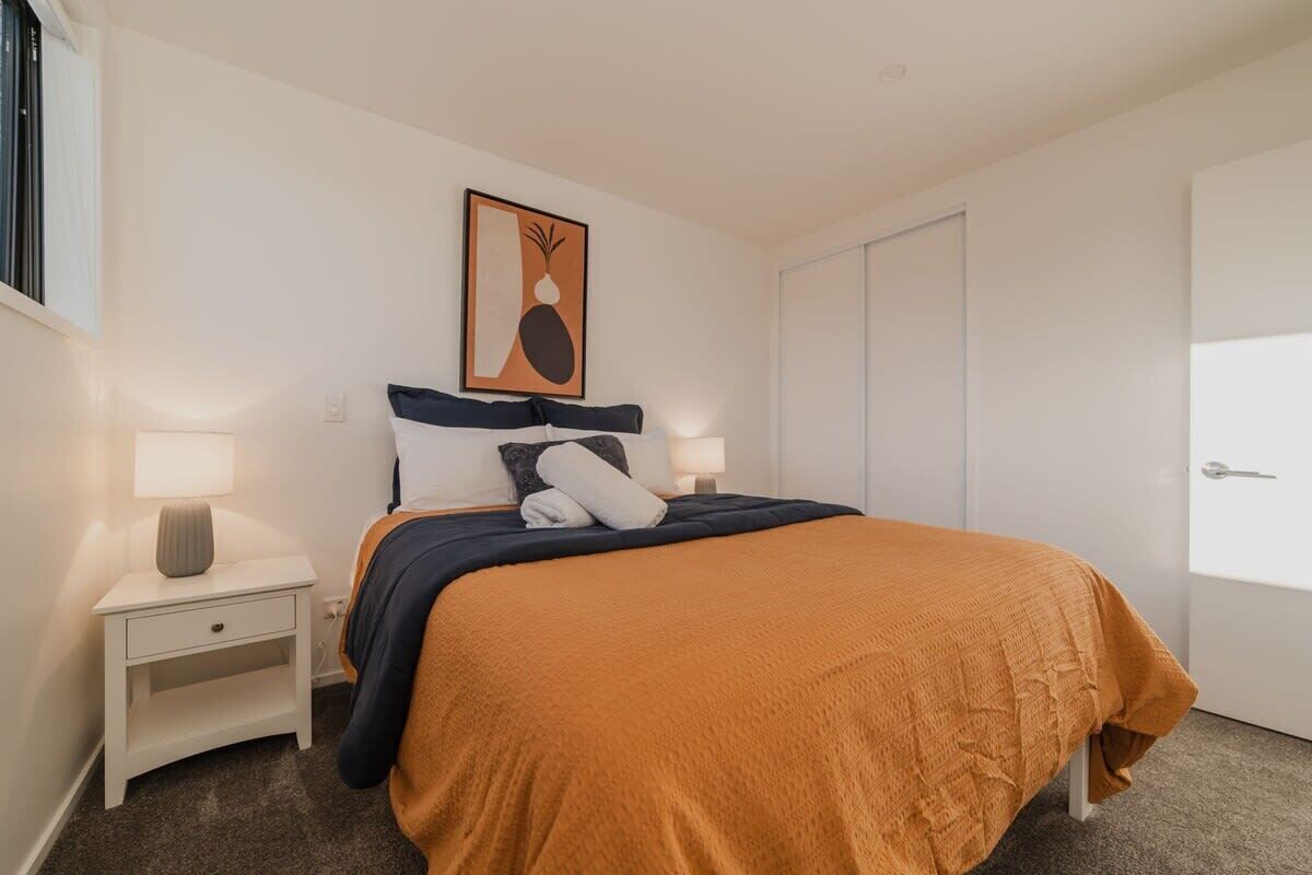 2 室のベッドルーム、アイロン / アイロン台、WiFi、ベッドシーツ