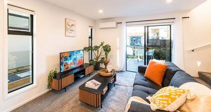 Merivale 2BR | Parking + Fenced Backyard