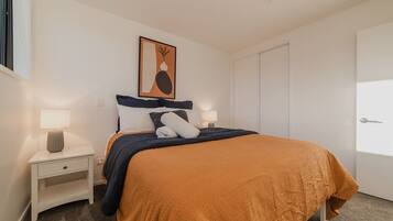 2 habitaciones, tabla de planchar con plancha, wifi y ropa de cama