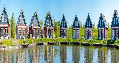 Sustainable Water Villa With Dishwasher, by a Lake