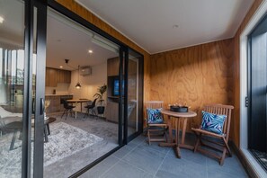Interior - The Hagley Park Stunna! (Christchurch)