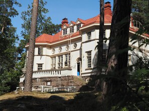 Front of property - Kivisaari (Helsinki)