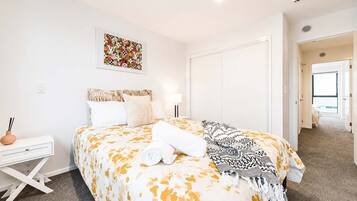 2 bedrooms, iron/ironing board, WiFi, bed sheets
