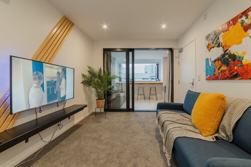 Madhouse Comfort - 2-BR Haven on Tuam Street