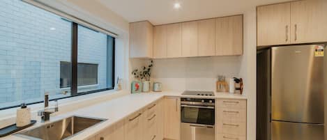 Refrigerador, microondas, horno, placa de cocina