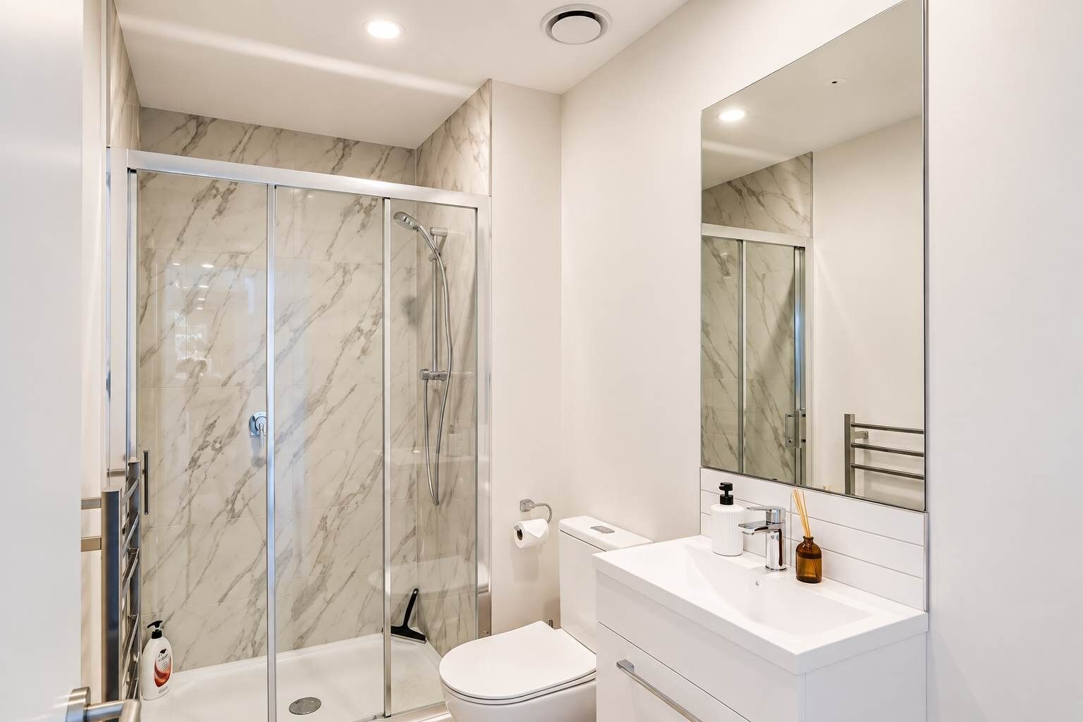 Shower, hair dryer, towels, shampoo