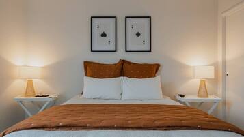 2 habitaciones, tabla de planchar con plancha, wifi y ropa de cama