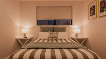 2 bedrooms, iron/ironing board, WiFi, bed sheets