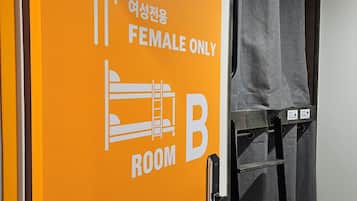 Shared Dormitory, Women only | 2 chambres, espace de travail pour ordinateur portable
