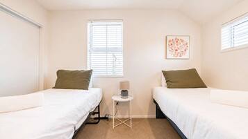 2 bedrooms, iron/ironing board, WiFi, bed sheets