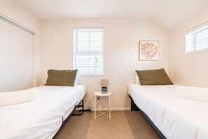 2 dormitorios, tabla de planchar con plancha, wifi y ropa de cama