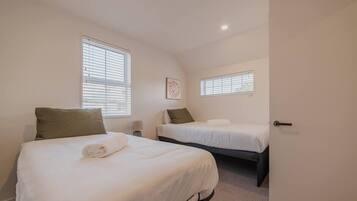 2 bedrooms, iron/ironing board, WiFi, bed sheets