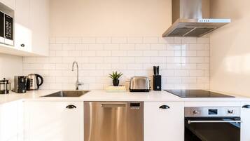 Coffee/tea maker, fridge, microwave, oven
