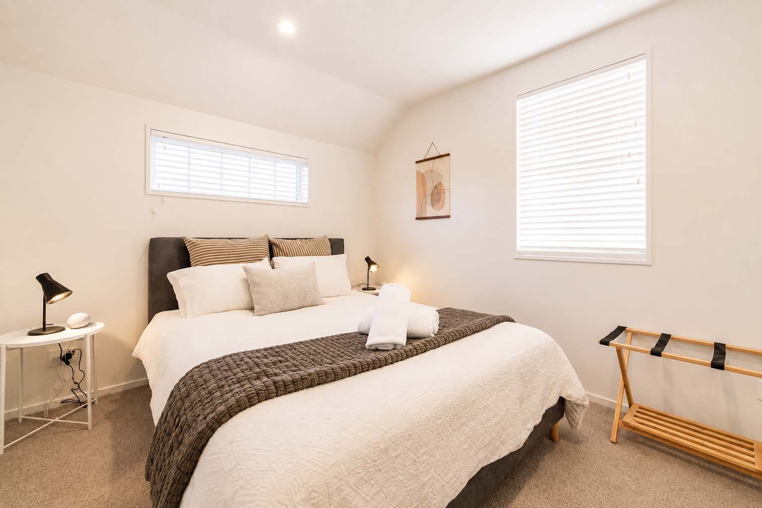 2 habitaciones, tabla de planchar con plancha, wifi y ropa de cama 