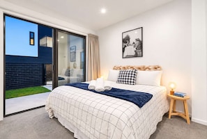 Room - Fitzgerald City Base | 1BR + Patio + WiFi (Christchurch)