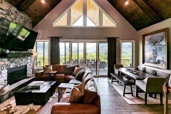 Televisión, chimenea, videojuegos