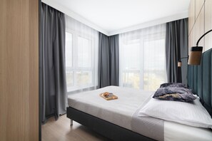 Departamento de lujo, 2 habitaciones, balcón, vista a la ciudad | 2 habitaciones, tabla de planchar con plancha y wifi gratis