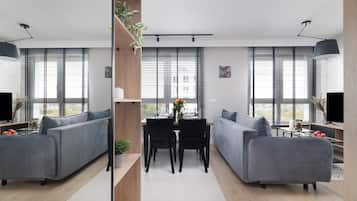 Căn hộ Cao cấp, 2 phòng ngủ, ban công, quang cảnh thành phố | Phòng khách | TV màn hình phẳng 50-inch có truyền hình vệ tinh